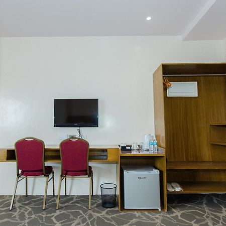 Maxi Hotel And Event Center Tagbilaran Exteriér fotografie
