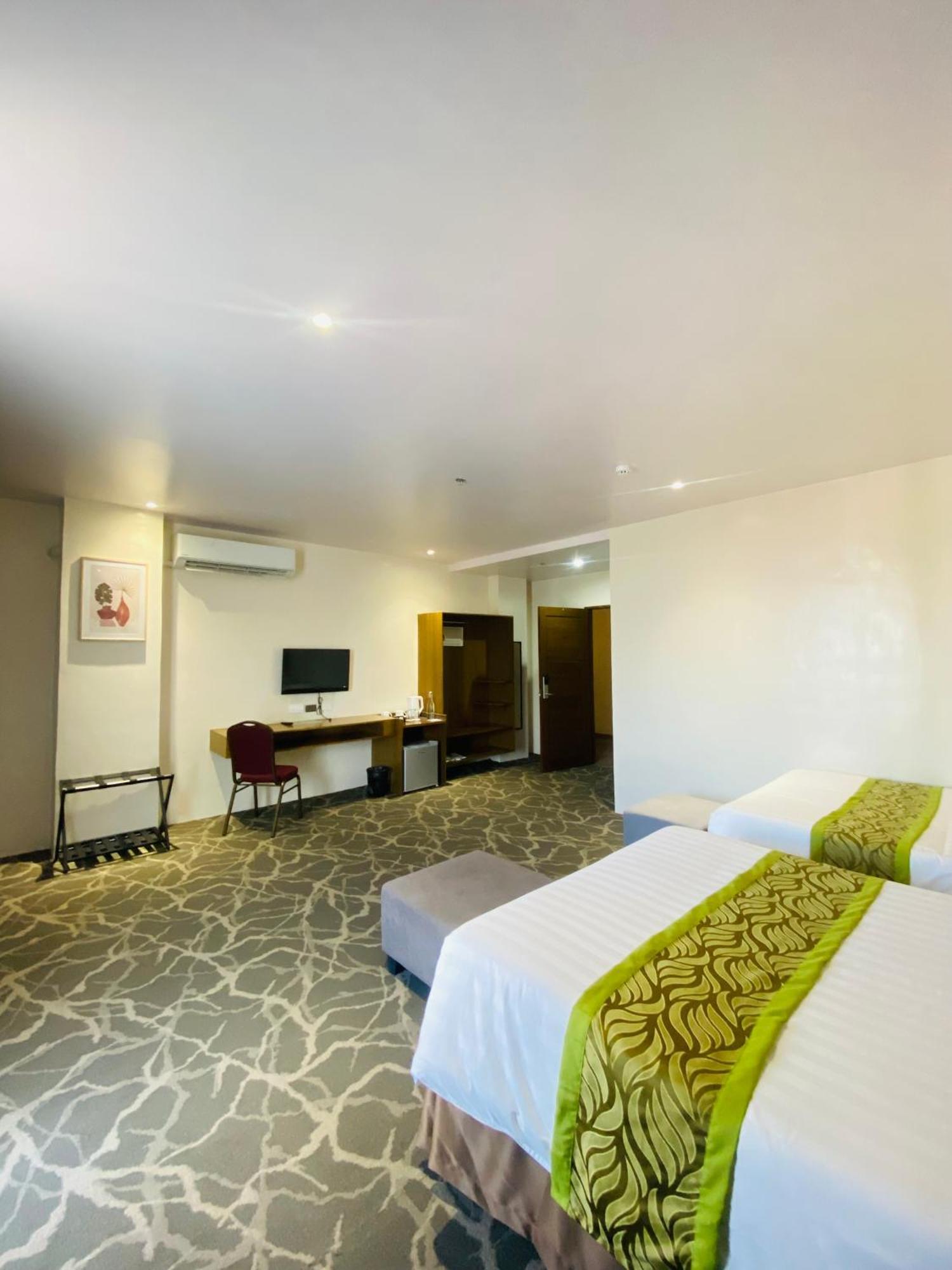Maxi Hotel And Event Center Tagbilaran Exteriér fotografie