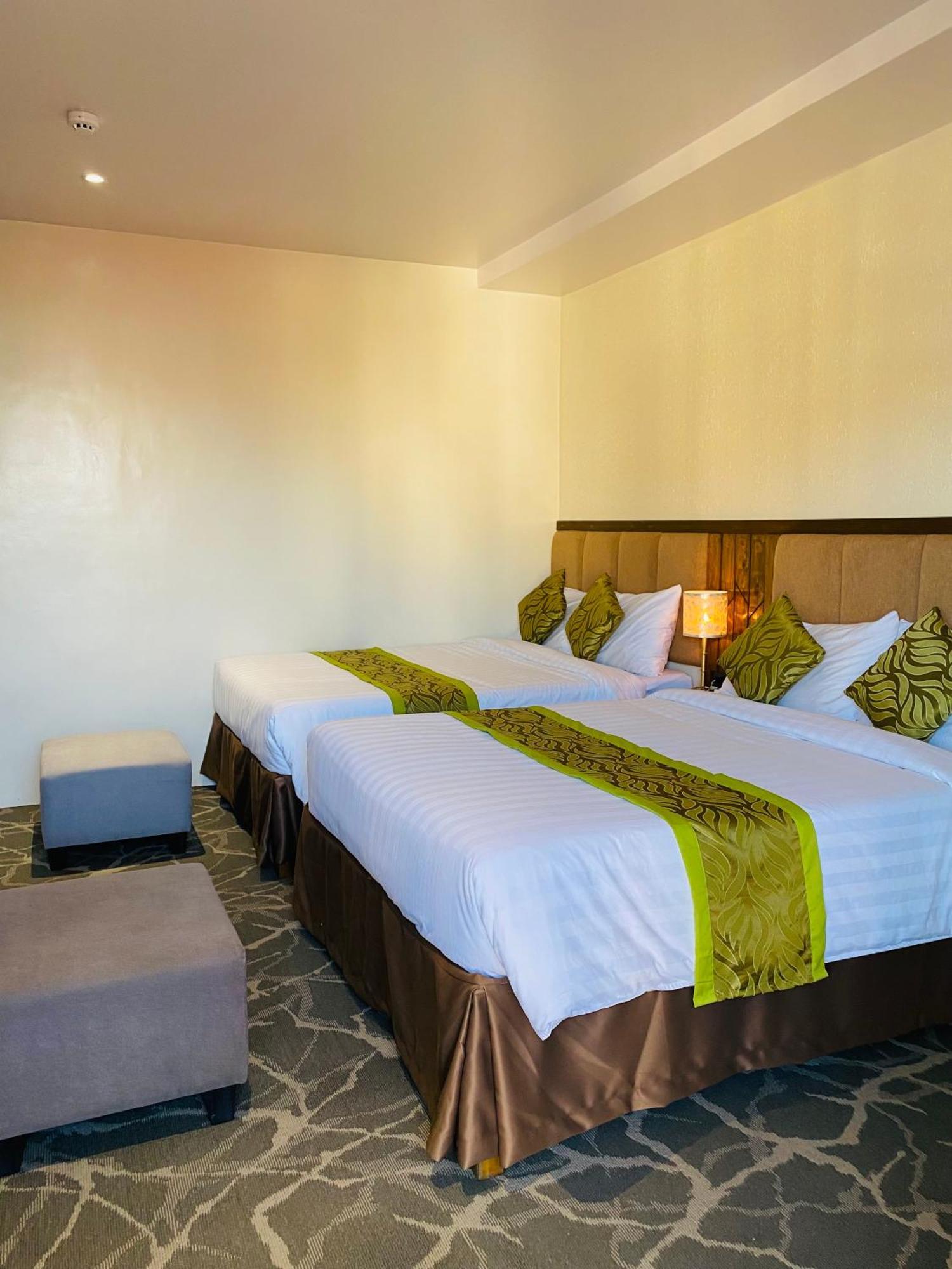 Maxi Hotel And Event Center Tagbilaran Exteriér fotografie