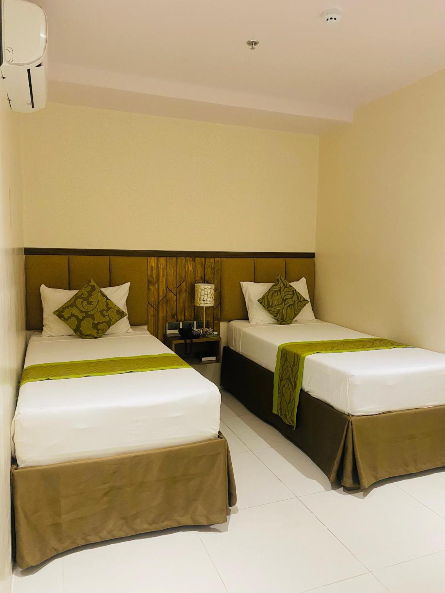 Maxi Hotel And Event Center Tagbilaran Exteriér fotografie