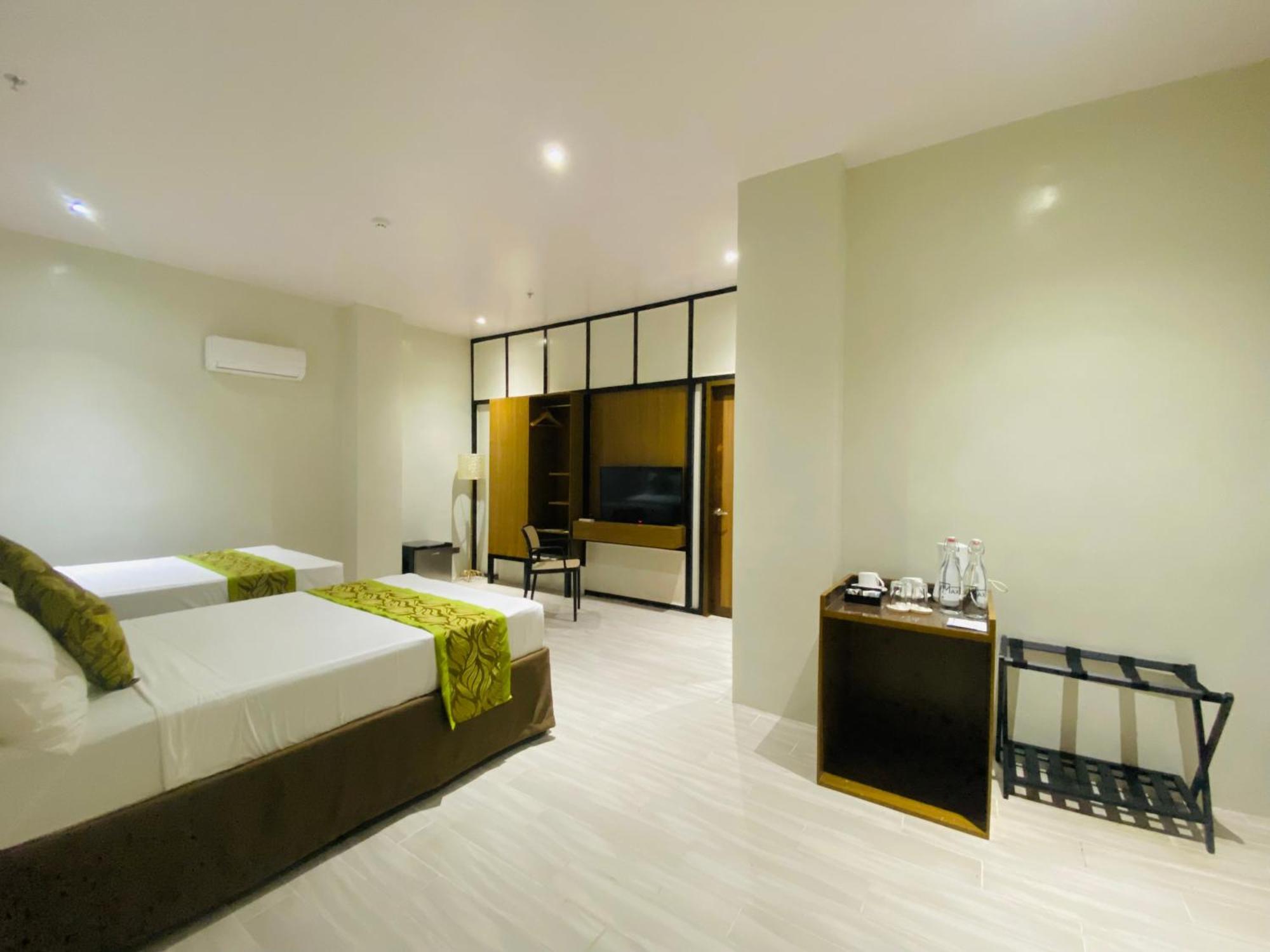 Maxi Hotel And Event Center Tagbilaran Exteriér fotografie