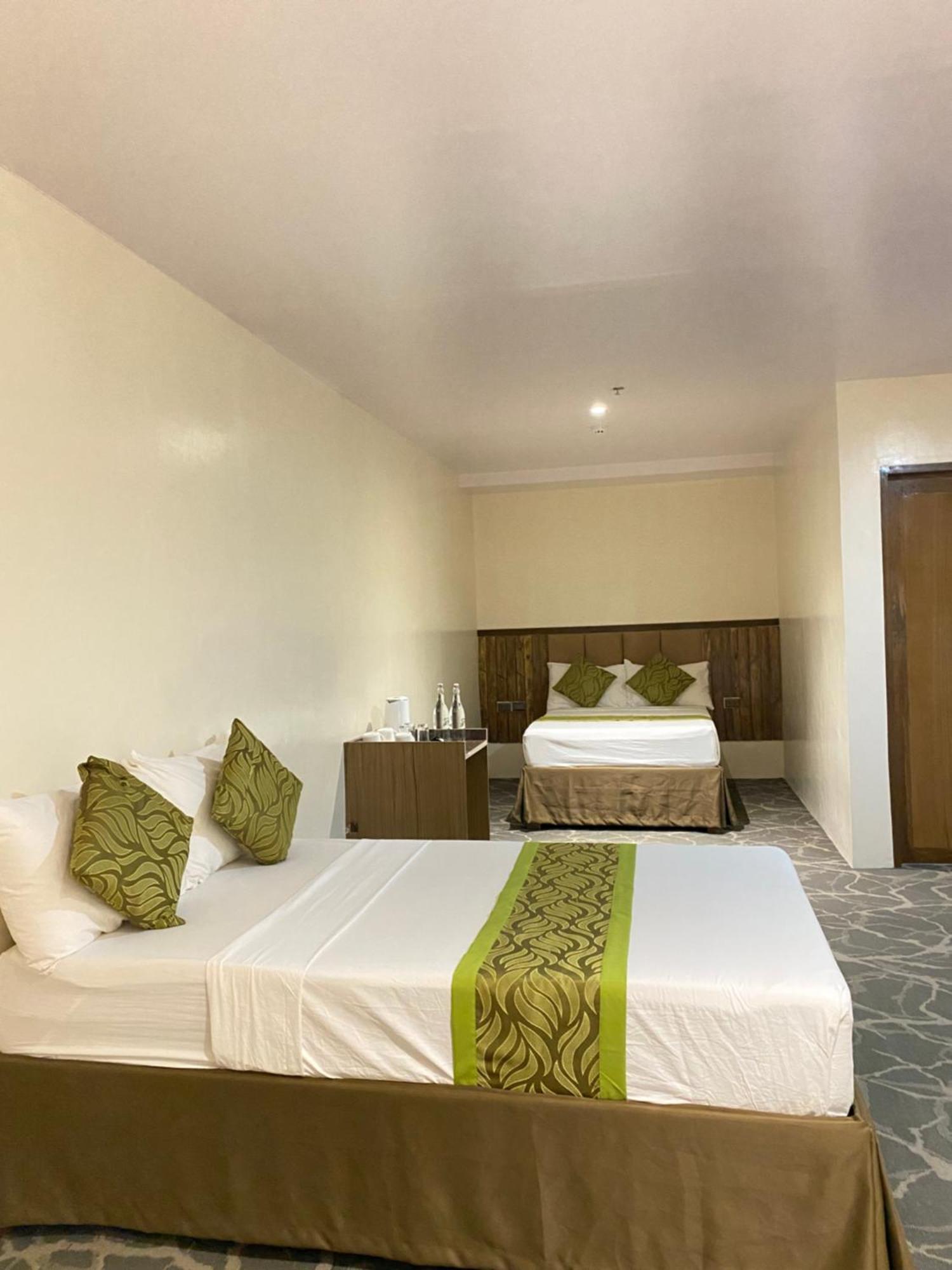 Maxi Hotel And Event Center Tagbilaran Exteriér fotografie