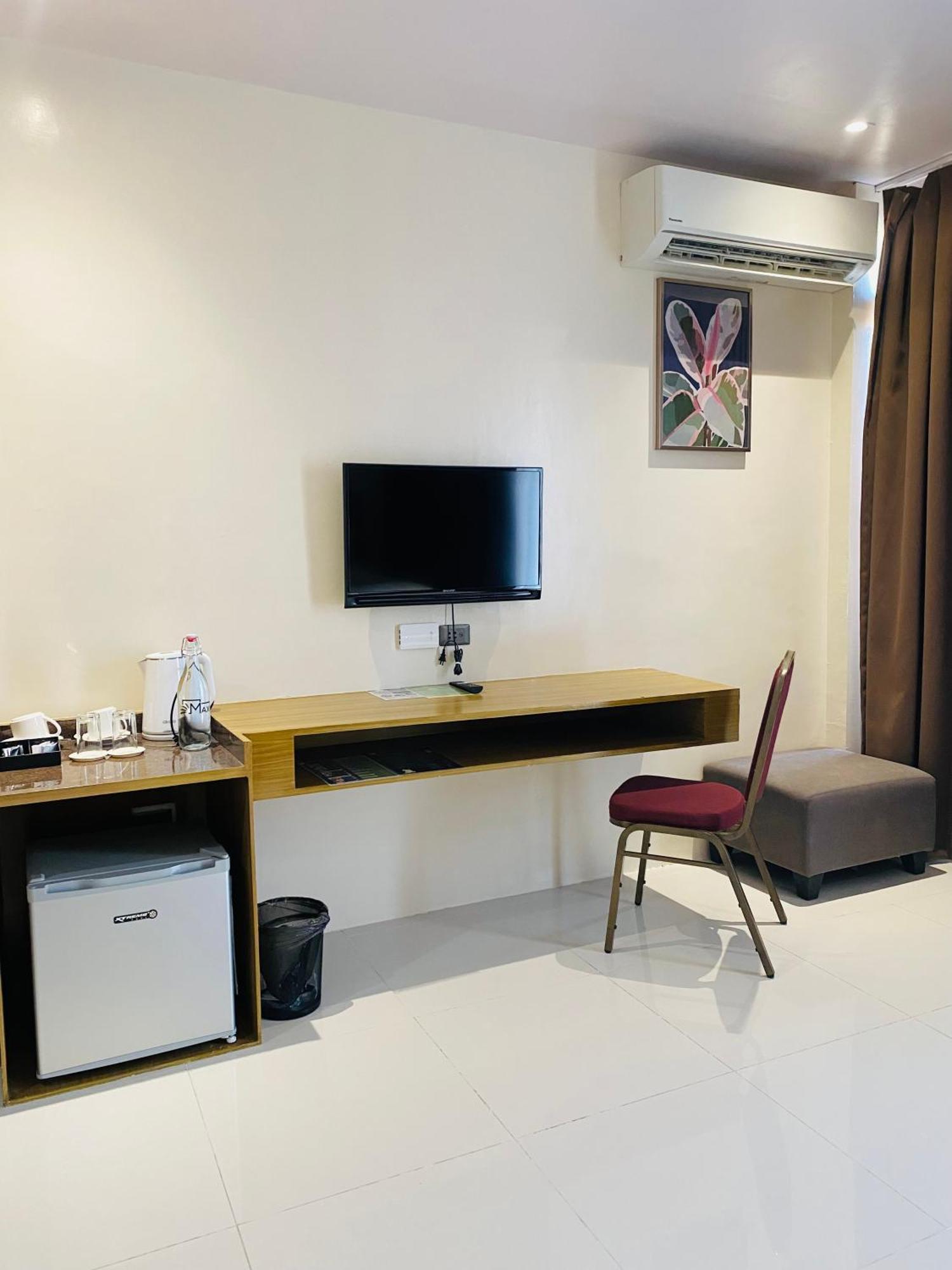 Maxi Hotel And Event Center Tagbilaran Exteriér fotografie