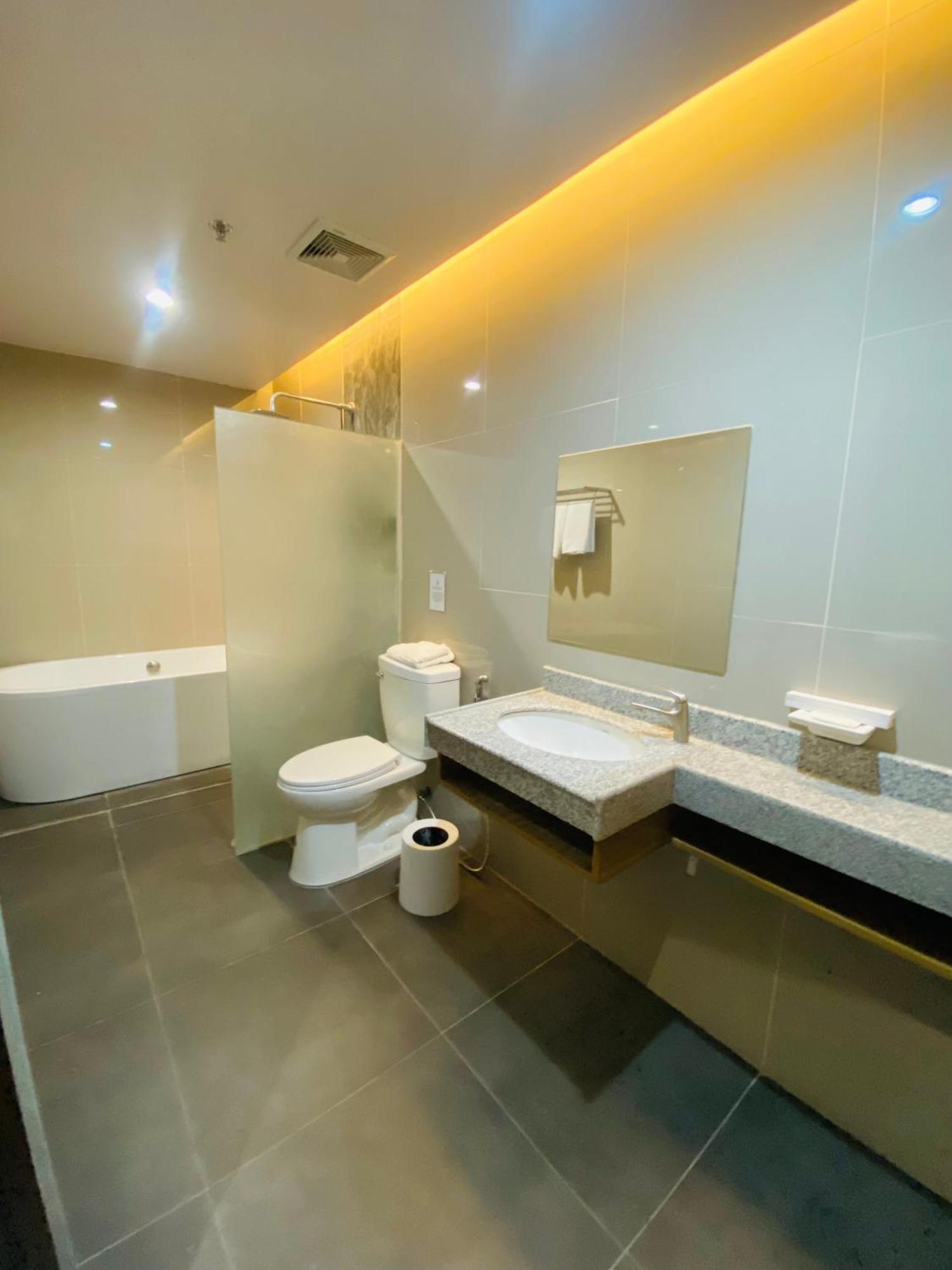 Maxi Hotel And Event Center Tagbilaran Exteriér fotografie