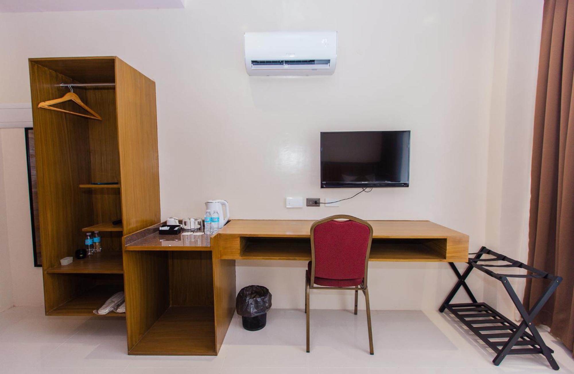 Maxi Hotel And Event Center Tagbilaran Exteriér fotografie