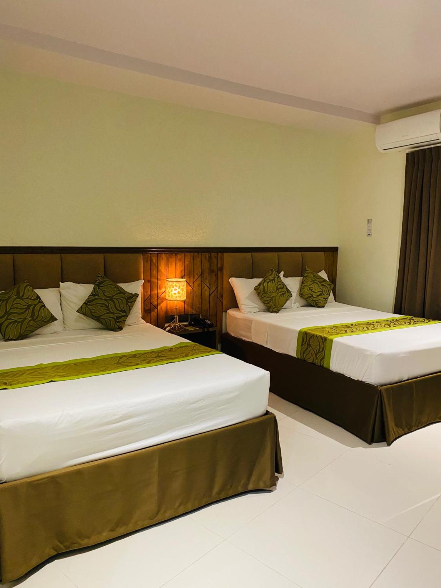Maxi Hotel And Event Center Tagbilaran Exteriér fotografie