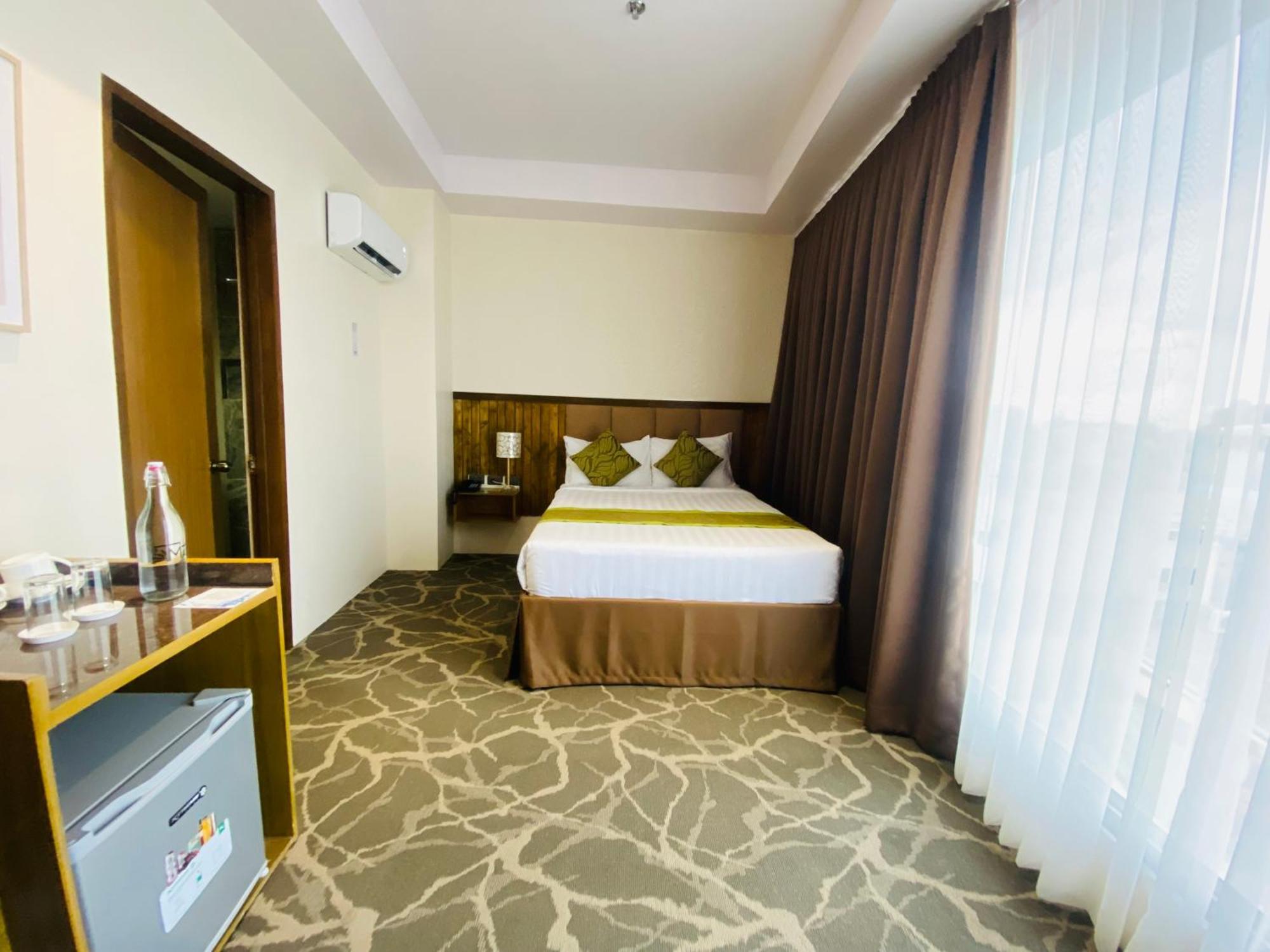 Maxi Hotel And Event Center Tagbilaran Exteriér fotografie