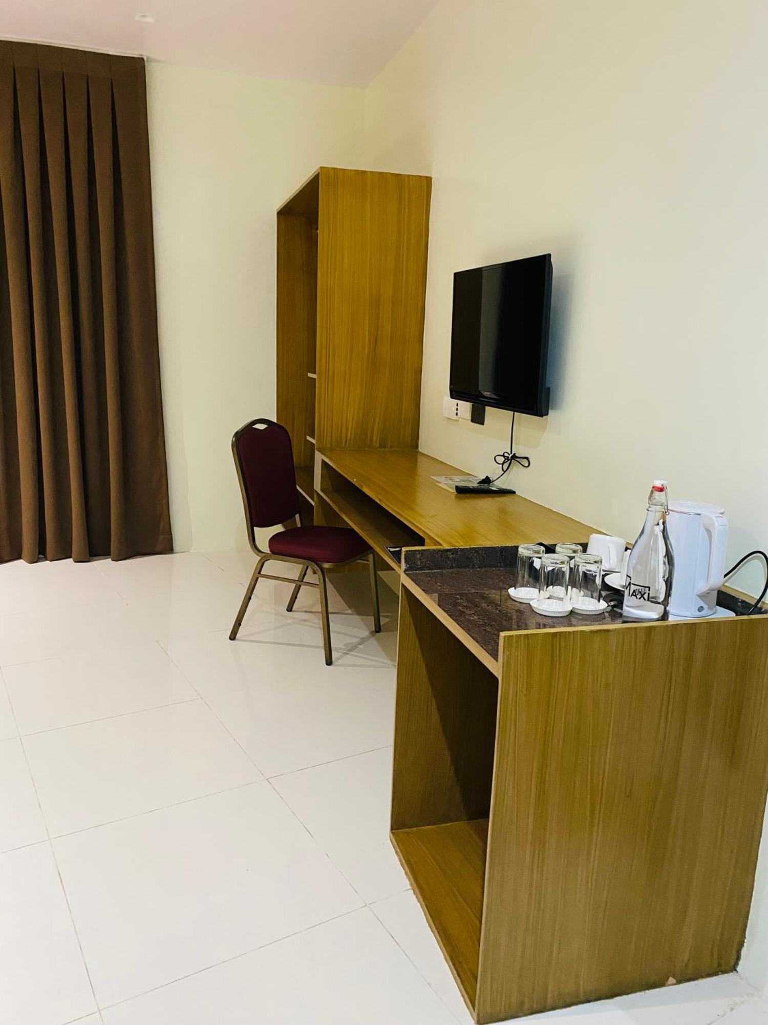 Maxi Hotel And Event Center Tagbilaran Exteriér fotografie